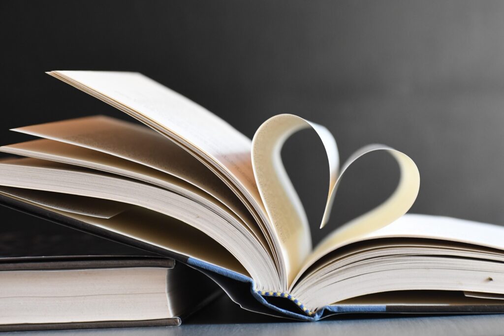 WenWan Books and More Recommendations Open book with pages forming a heart, symbolizing love for reading and literature.